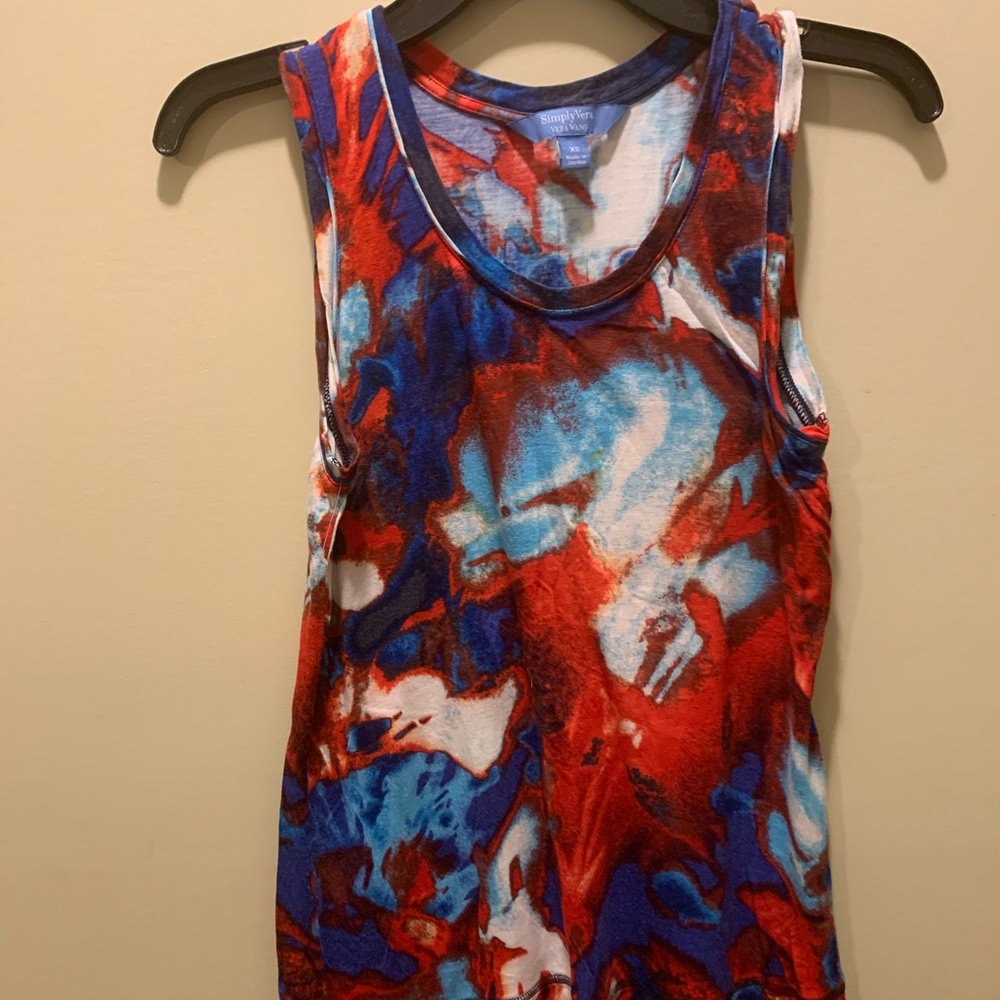 Woman’s Vera wang top